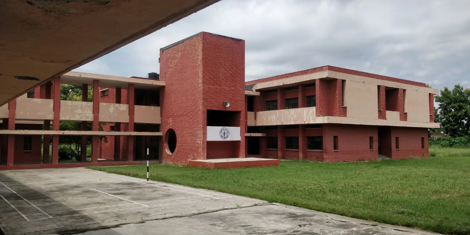 I studied in a school my father designed in the 1970s — image 3