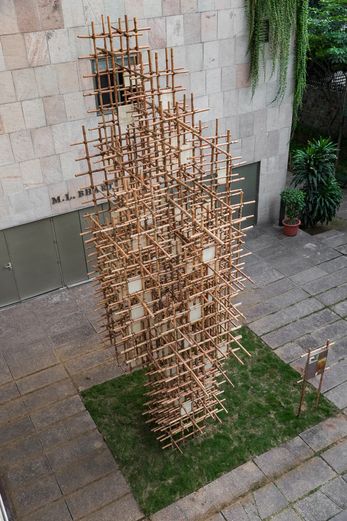 Pilkhan — An Installation, Alliance Française de Delhi, New Delhi — photograph 2 of 6