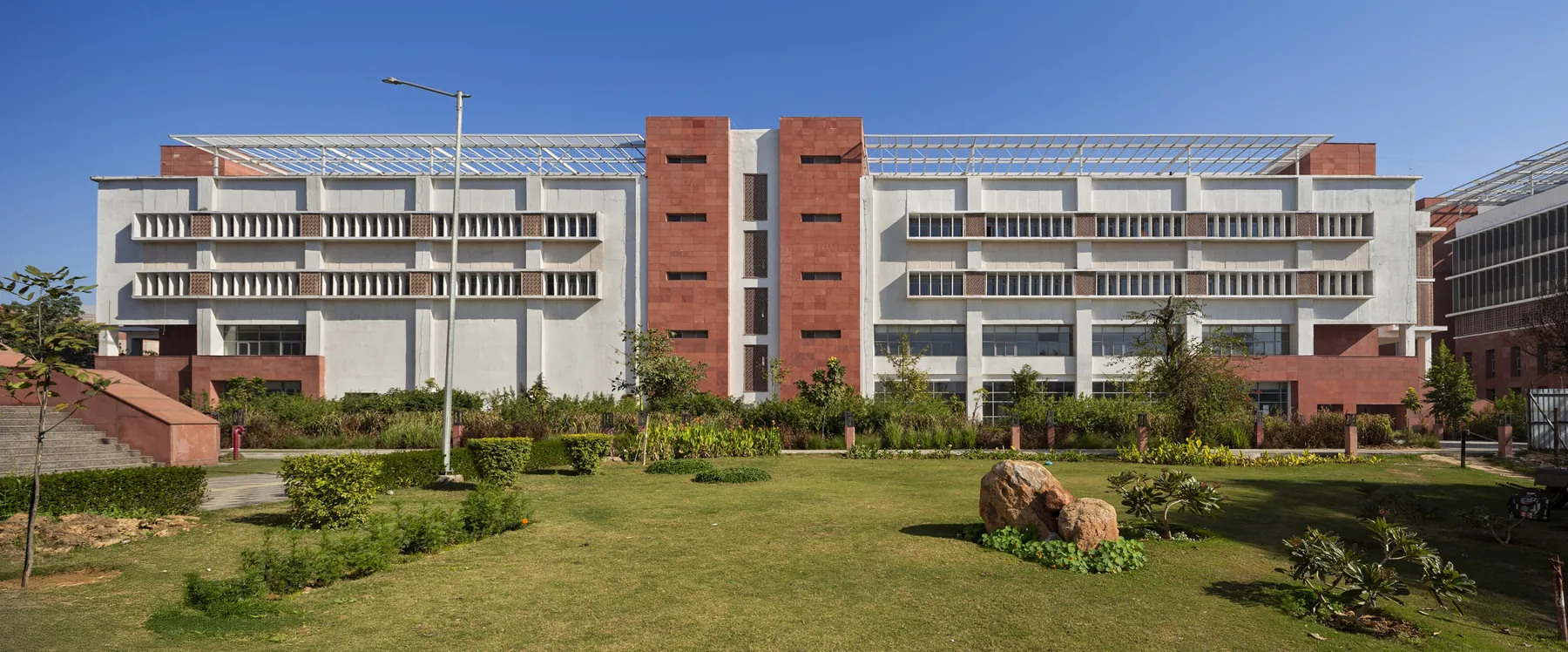 South Asian University, Village Maidangarhi, New Delhi — photograph 3 of 31