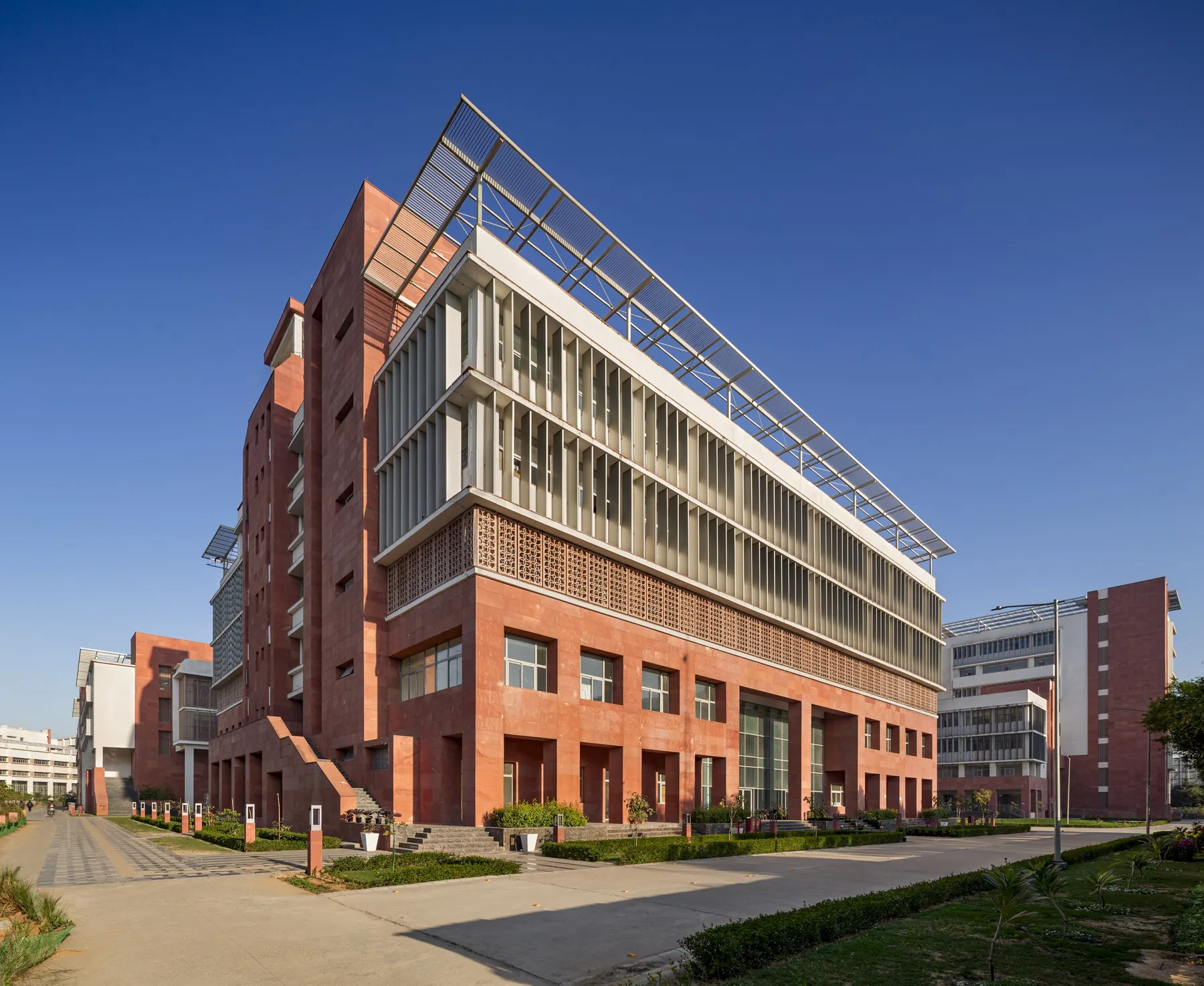 South Asian University, Village Maidangarhi, New Delhi — photograph 4 of 31