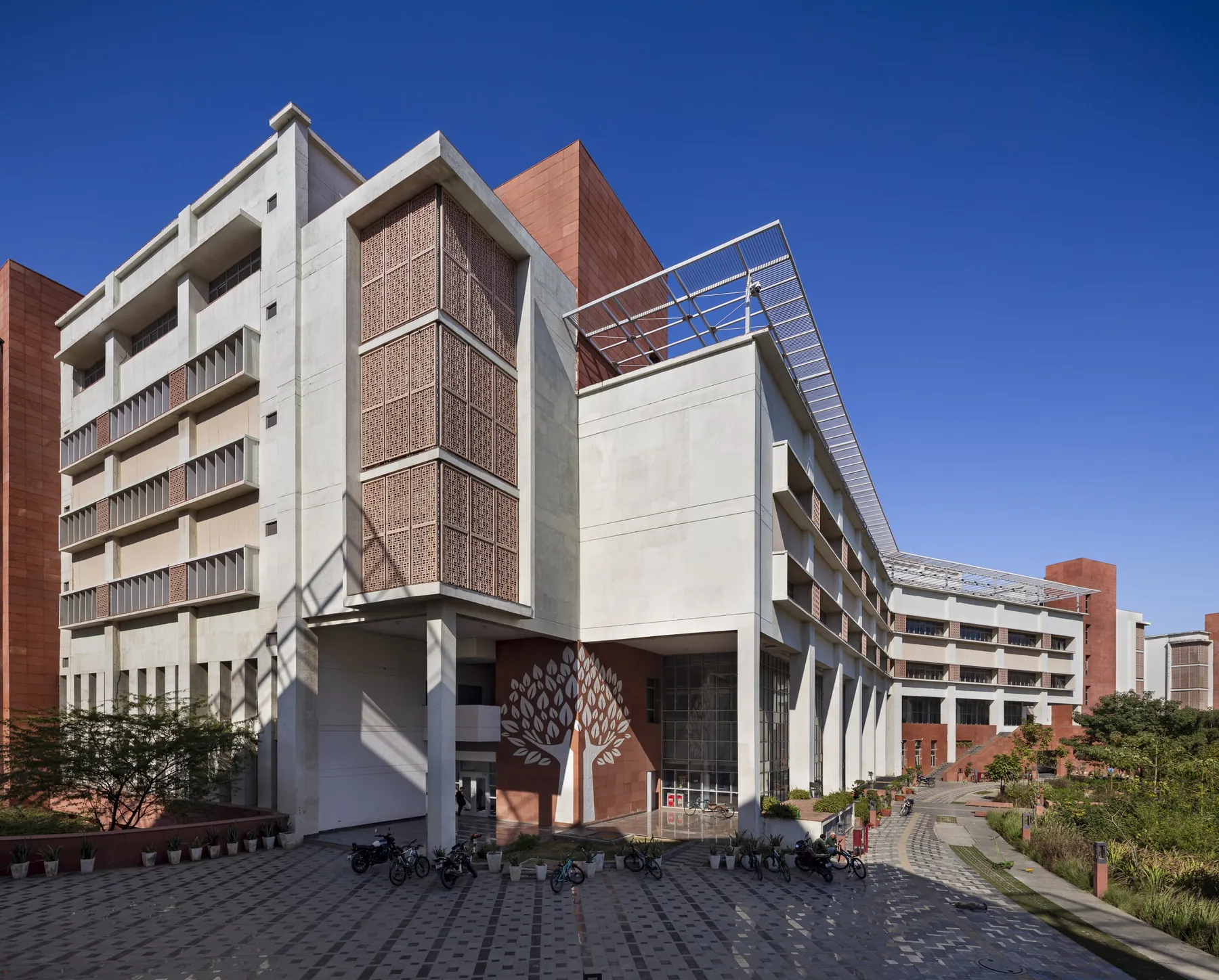 South Asian University, Village Maidangarhi, New Delhi — photograph 6 of 31