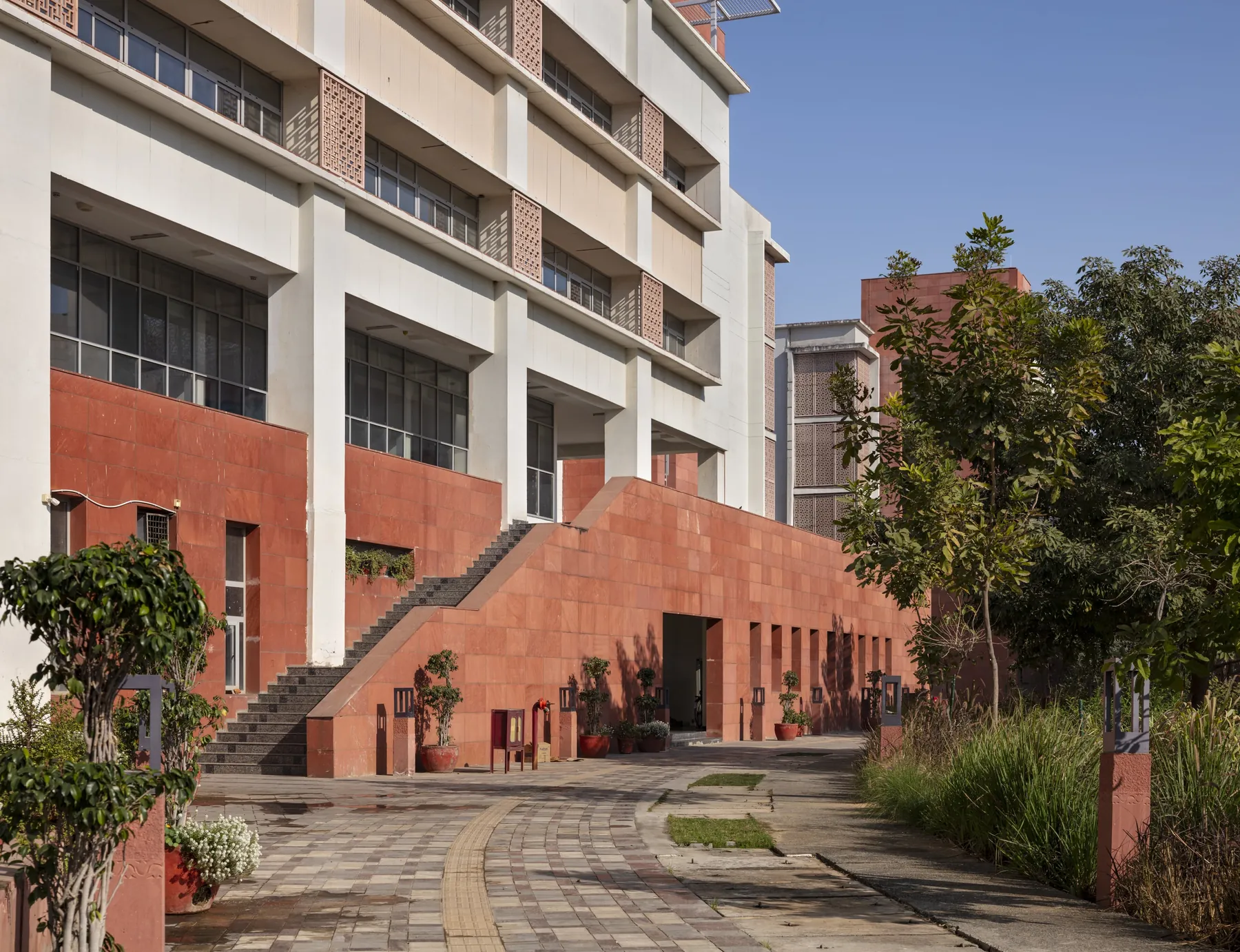 South Asian University, Village Maidangarhi, New Delhi — photograph 9 of 31