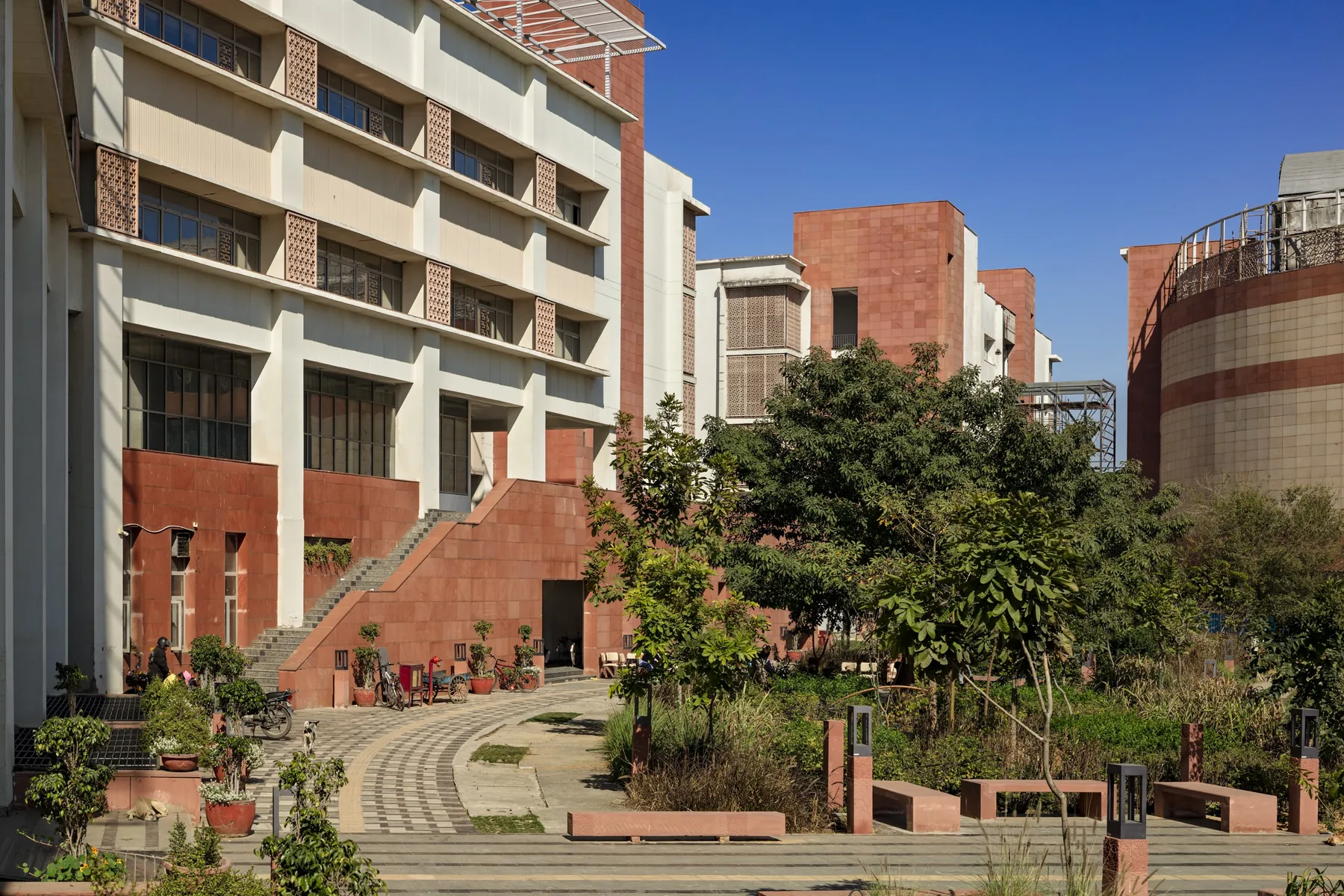 South Asian University, Village Maidangarhi, New Delhi — photograph 12 of 31