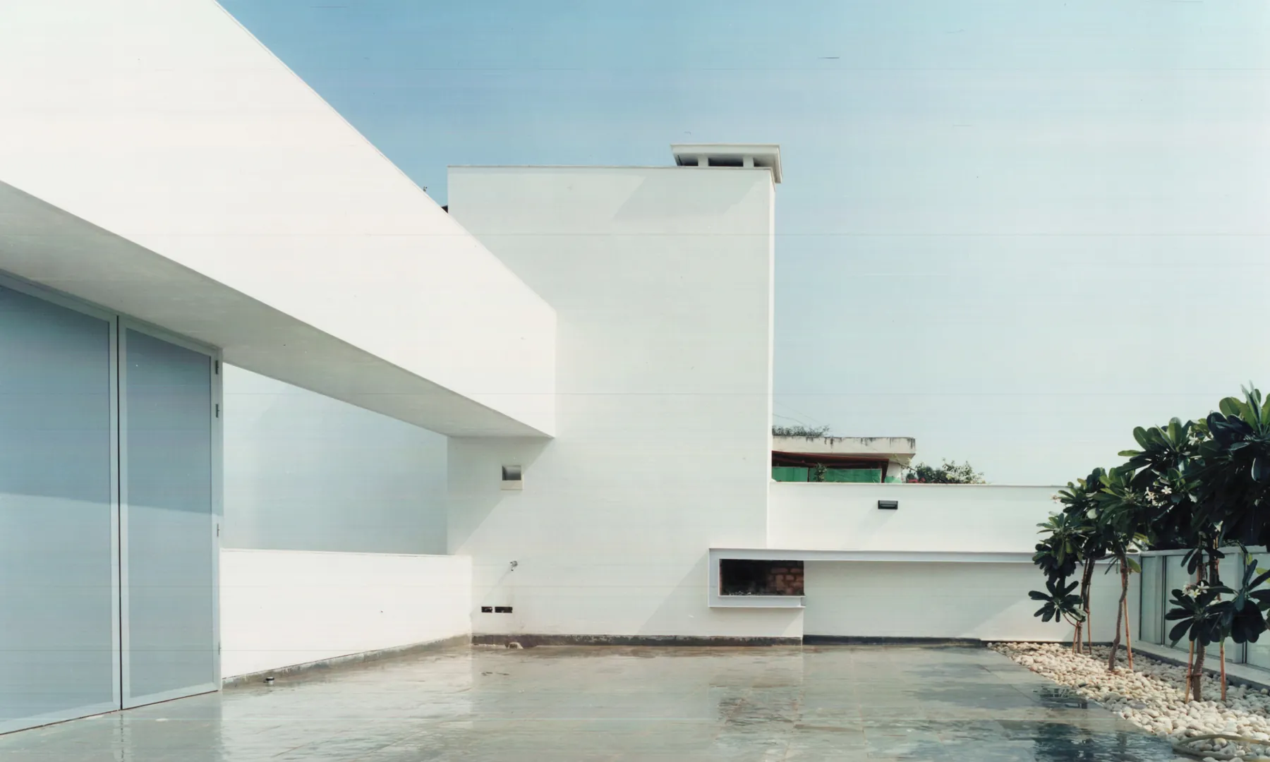Residence for the French Trade Commissioner, Sundar Nagar, New Delhi — photograph 1 of 5